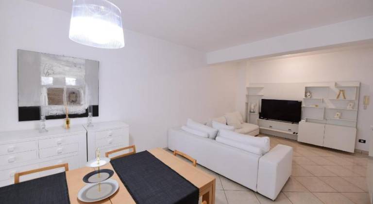 Charming apartment with patio | Pet-friendly — photo 2