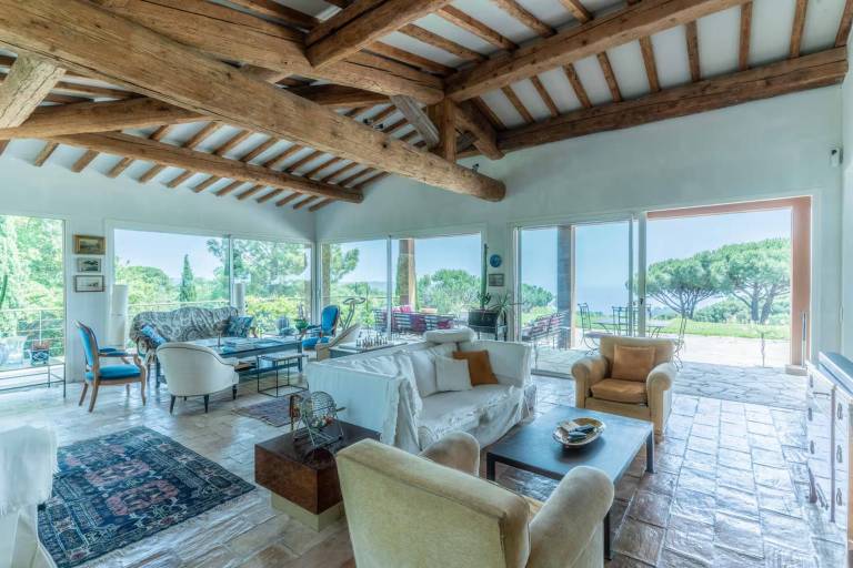 Family-oriented vacation home with barbeque, yard & private pool | Sea view | Pets allowed — photo 3