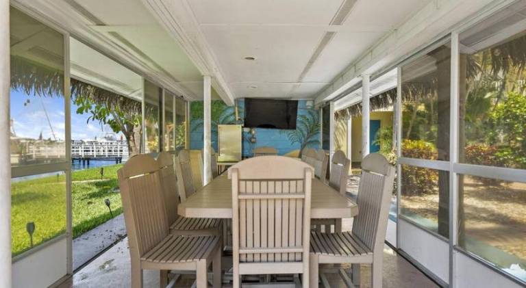 Malyn 107, Waterfront Condo, short walk to beach — photo 4