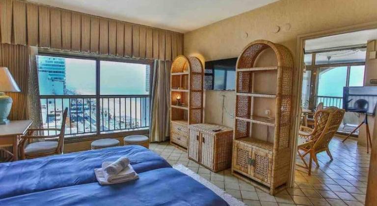 Orchid Hotel Beachfront 2BR Apartment — photo 2