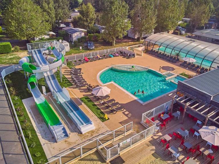 Bungalow with heated pool & patio in Lisieux