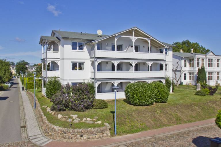 herrlicher Meerblick, schicke Ferienwohnung mit Balkon - Villa Fernsicht FeWo 10 in Ostseebad Baabe