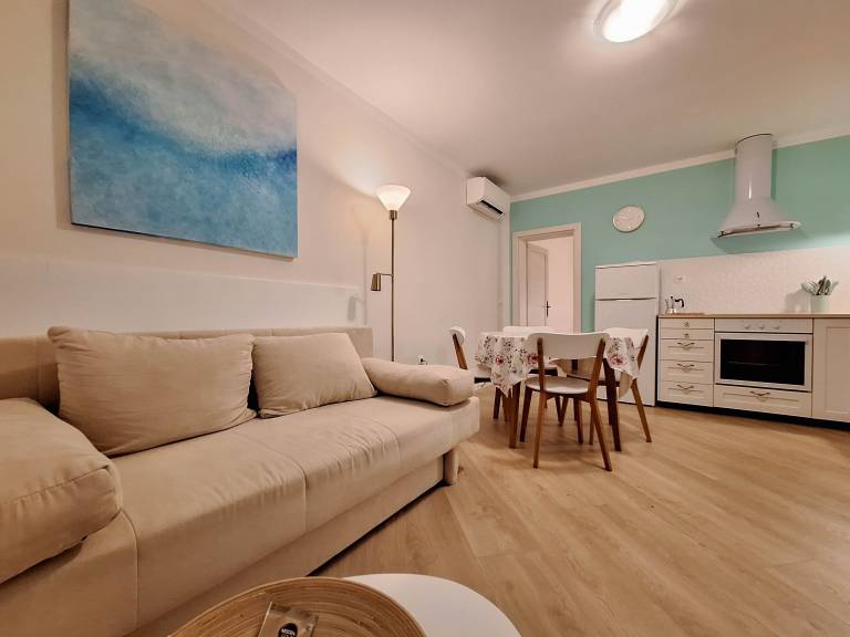 Holiday apartment with patio & yard | Garden view — photo 5
