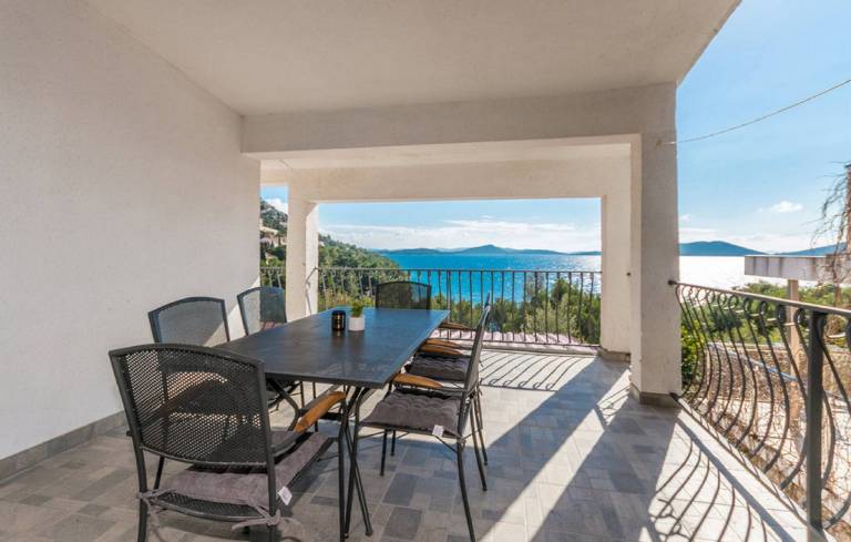 Apartma Arta Velika