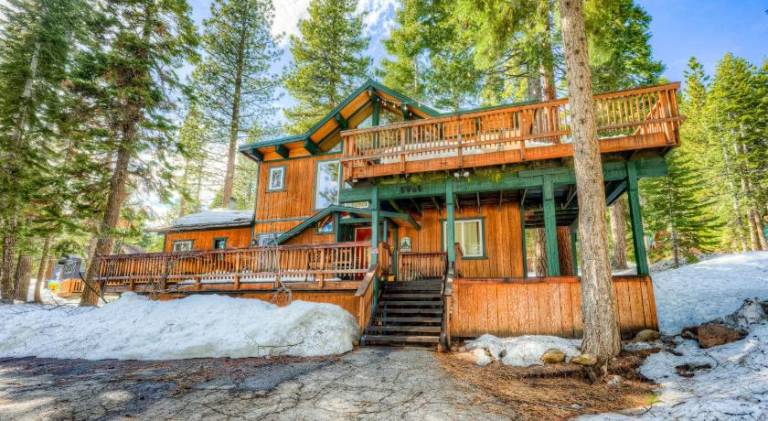 Vacation home with hot tub | Pet-friendly — photo 4