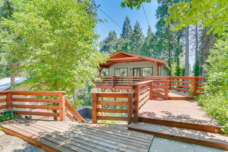 1 Mi to Lake: Crestline Cabin w/ Deck + Gas Grill! — photo 3