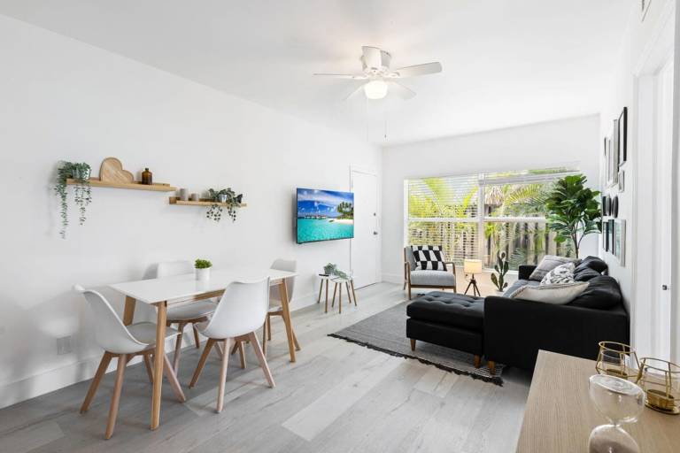Charming 2 Bedroom Apartment in Victoria Park — photo 3