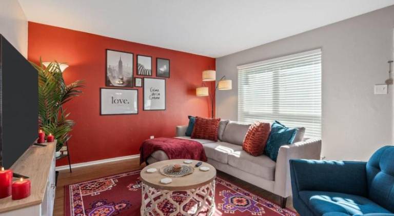 Passionate 2BD TCU Walkable — photo 2