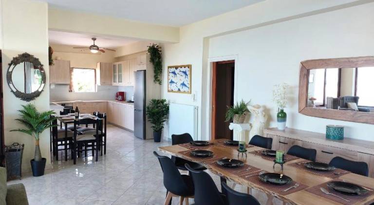 Villa with patio, private pool & BBQ | Suitable for remote work — photo 5
