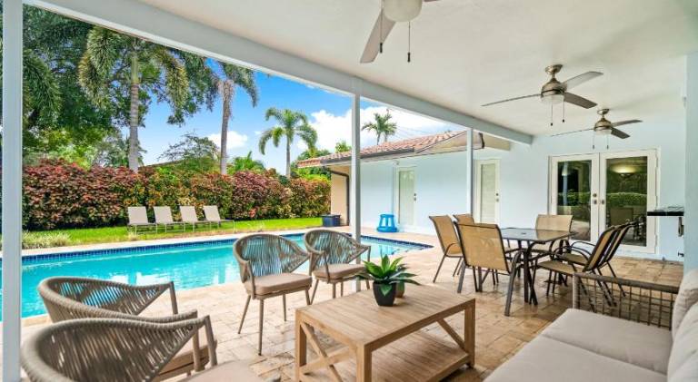 House with pool in Plantation, FL