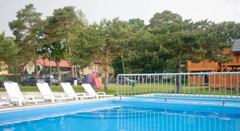 House with barbeque, patio & pool in Rewal
