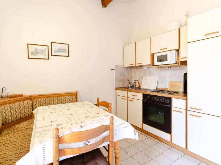 Villa with 2 rooms for 6 persons in Narbonne