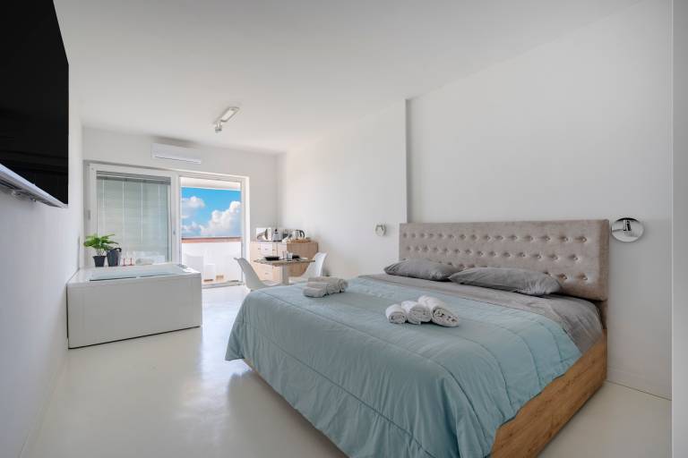 Family-oriented house with hot tub, terrace & heated pool | City view | Dogs allowed — photo 3