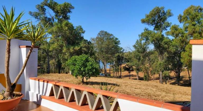 Vacation home with barbecue, terrace & yard | Beach nearby | Pet-friendly — photo 3