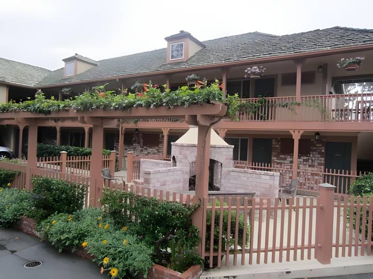 Candle Light Inn