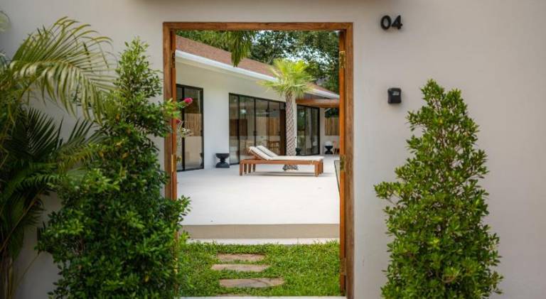 Villa with pool — photo 5