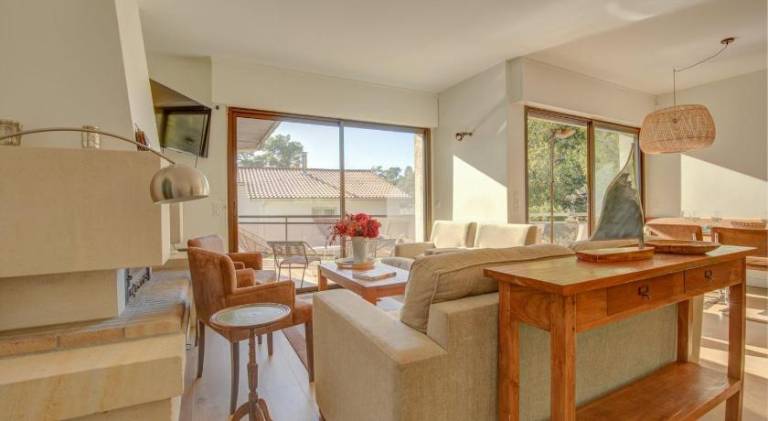 Fully equipped villa with yard, grill & patio | Close to the beach | Pet-friendly — photo 4