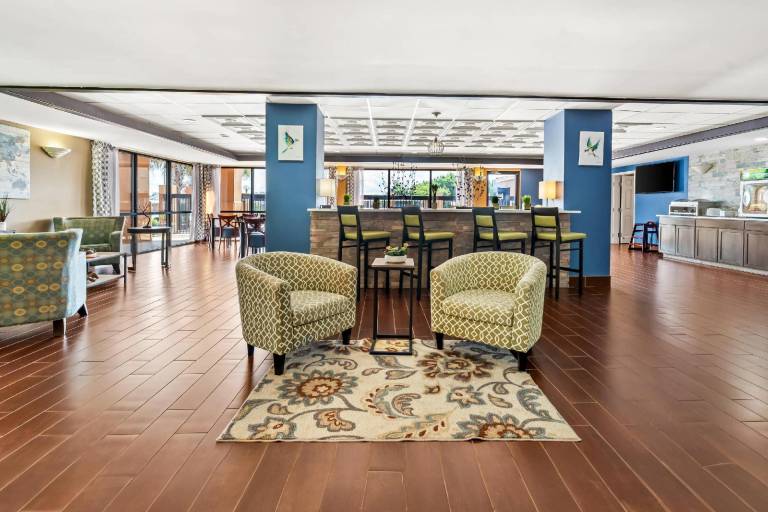 Quality Inn & Suites near Robins Air Force Base — photo 4