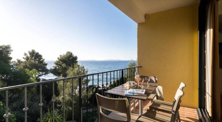 Serviced apartment with garden & patio in Cavalaire-sur-Mer