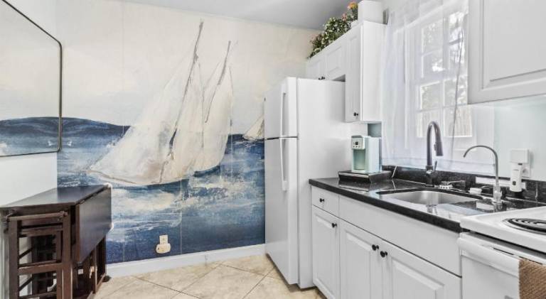 Prime Downtown Key West Spot - The Cozy Little Cottage — photo 3