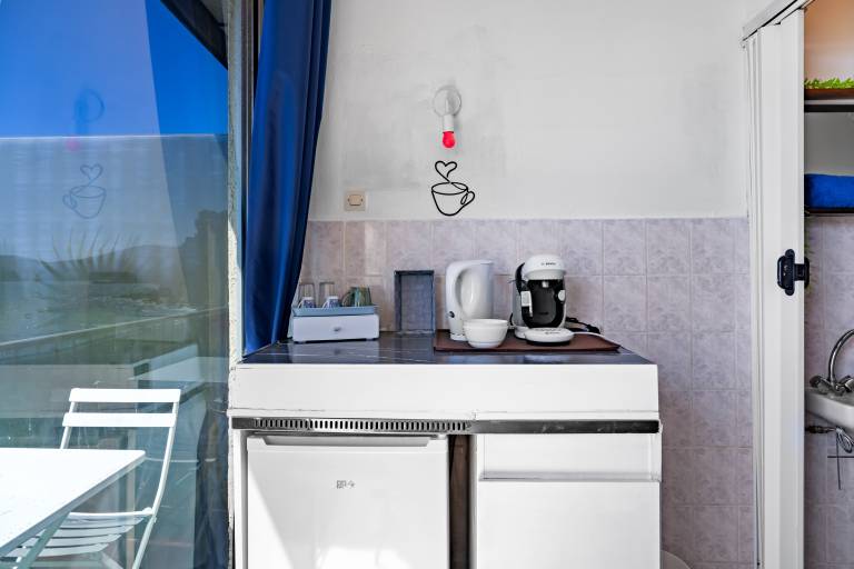 Cabanon "Jeux de boules 3" with Sea View — photo 4