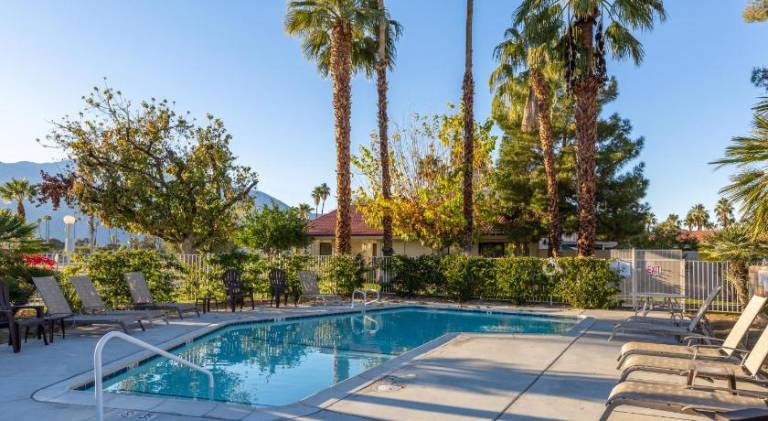 Fully equipped beautiful vacation home with heated pool, yard & barbeque | Good for workation | Pets are welcome — photo 3