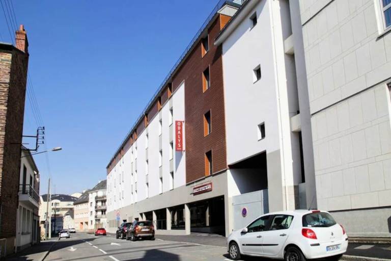 Rental apartment with patio in Rennes