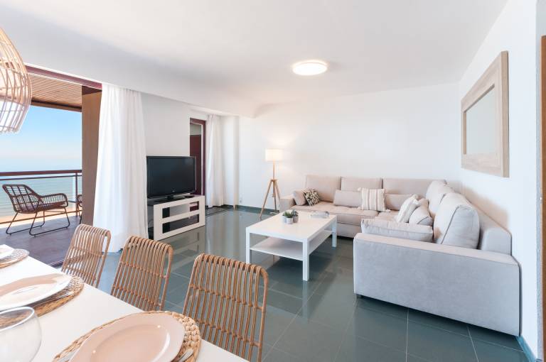 Fully equipped beautiful rental apartment with terrace, pool & yard | Beach nearby | Pet-friendly — photo 4