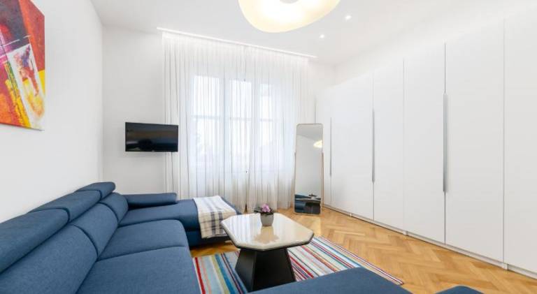 Palisady Charm - Stylish High Ceiling, Downtown, Parking in Bratislava