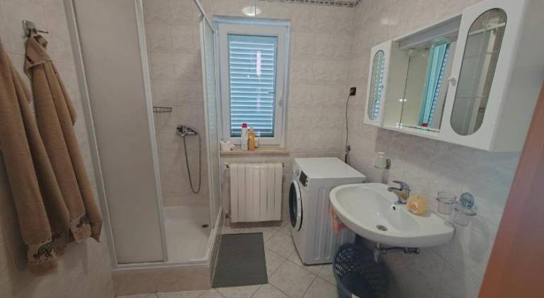 Rental apartment with patio & yard | Pet-friendly — photo 2
