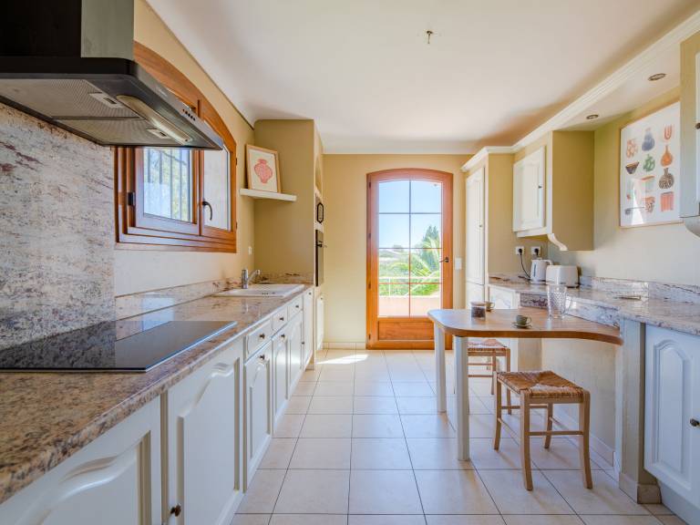 Vacation home with yard, private pool & terrace | Sea view | Good for workation — photo 3