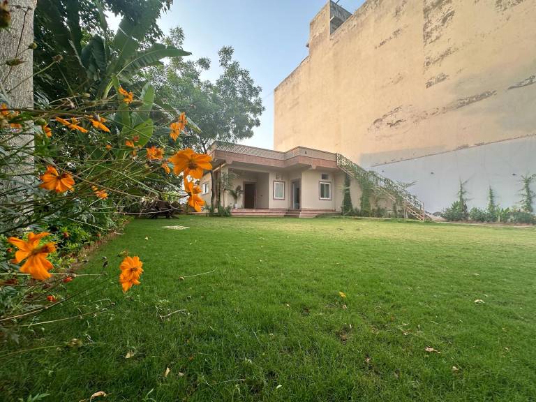 House Shiv Officers Colony