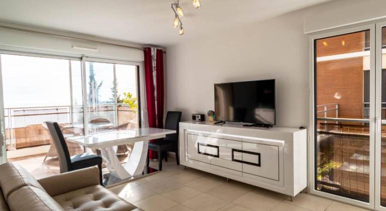 Wonderful apartment with jacuzzi, terrace & heated pool | Pets allowed — photo 2