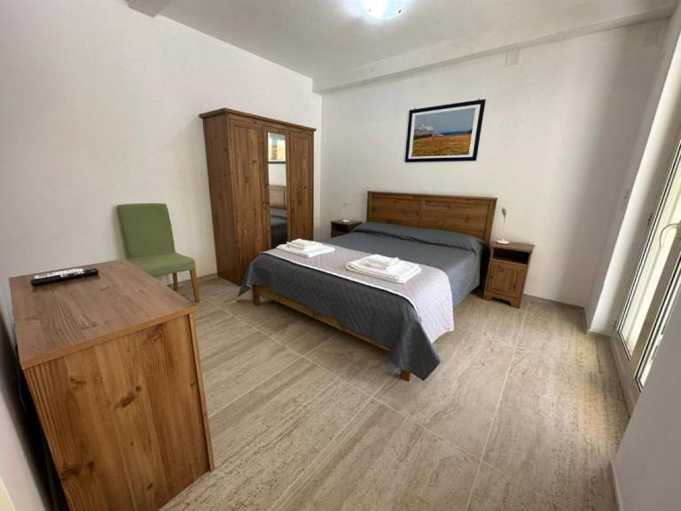 Dedicated room with 1 room for 3 persons in Giurdignano