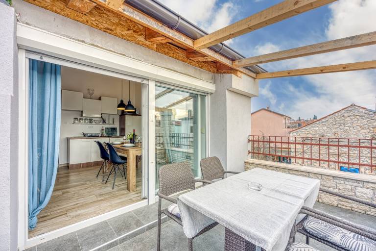 Beautiful apartment with barbecue, garden & patio | Sea view | Pets allowed in Medulin
