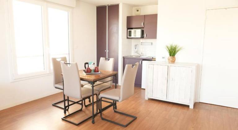 Pleasant serviced apartment with yard | Pets allowed — photo 3