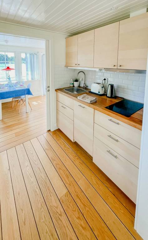 Vacation home with terrace, yard & BBQ | Water view — photo 5