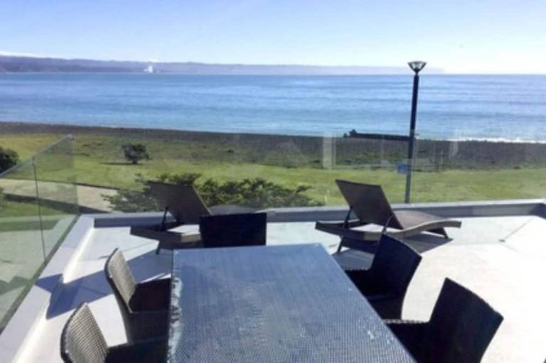 East Pier Hotel