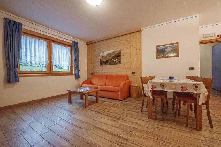Apartment with garden — photo 3