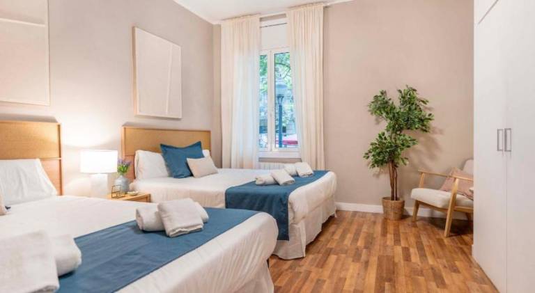 Apartment with garden, hot tub & terrace | Close to Sagrada Família — photo 2