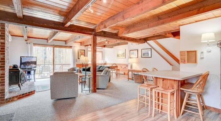 Vacation home with pool | Pets are welcome in North Conway, NH