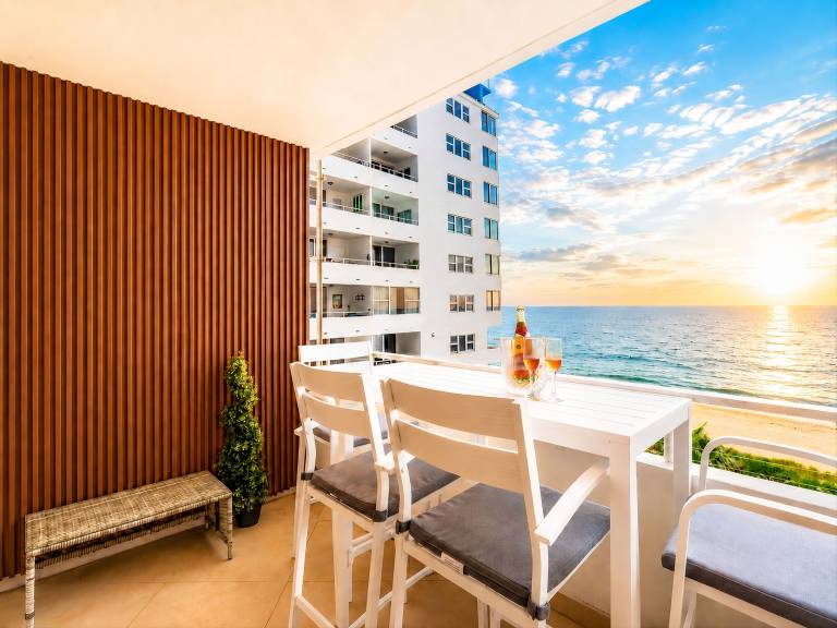 Beachfront Escape Pool & Stunning Beach Views