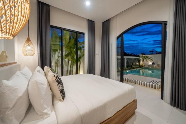 Villa with garden & pool | Pet-friendly — photo 2