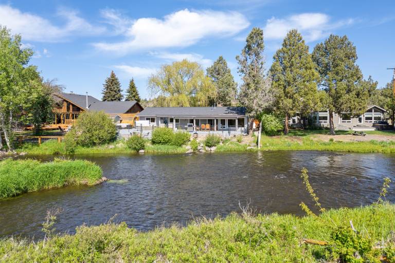 Otter Run - Riverfront Paradise in Tumalo, Hot Tub, Sauna, Deck, Pet Friendly! in Bend, OR