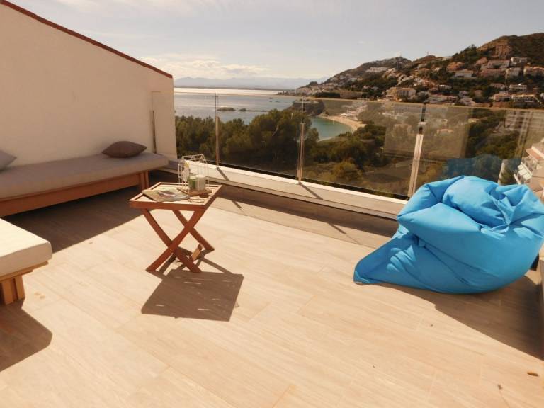 House with patio in Roses