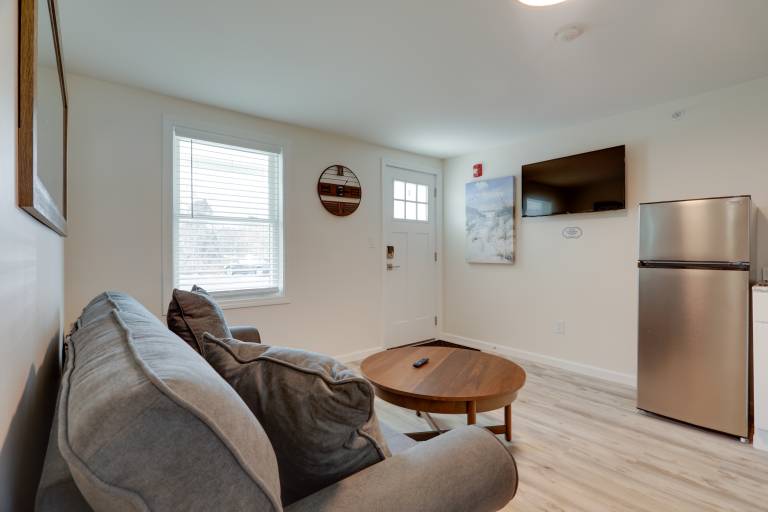 3 Mi to Onset Beach & Village! Pet-Friendly Apt — photo 4