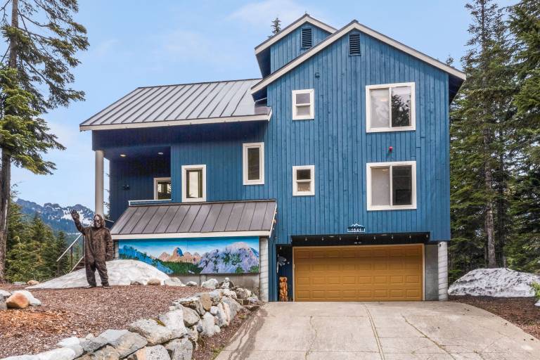 House  Snoqualmie Pass