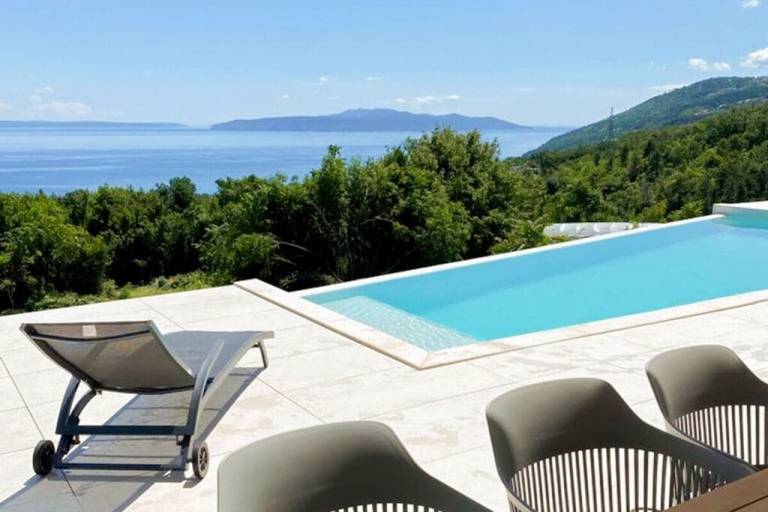 Villa with terrace — photo 3