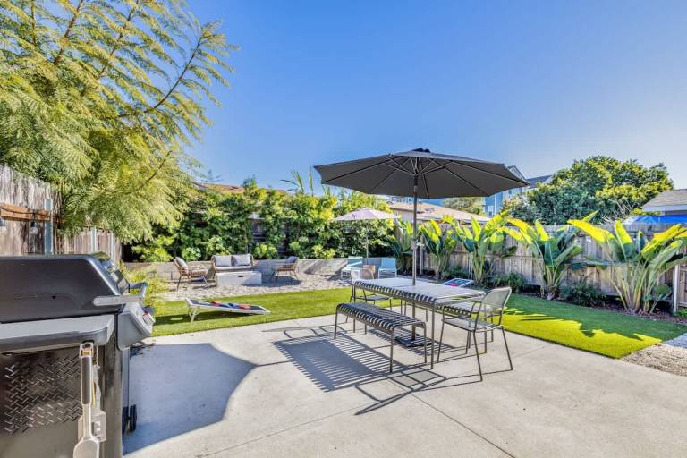 Carlsbad Bungalow Large Backyard