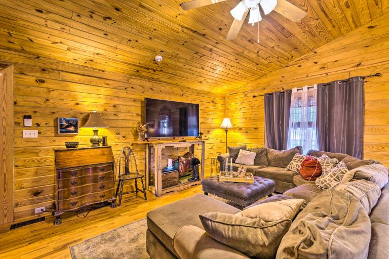 Pet-Friendly Cabot Cabin w/ Fenced Yard! — photo 5